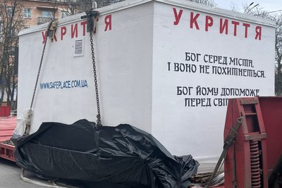 У Херсоні встановили перше мобільне укриття У Херсоні встановили перше мобільне укриття