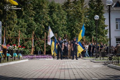 У Ромнах попрощалися із рятувальником Олексієм Столяренком У Ромнах попрощалися із рятувальником Олексієм Столяренком