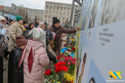 День Збройних сил України: у Житомирі на Алеї Слави з'явився ще один стенд із захисниками День Збройних сил України: у Житомирі на Алеї Слави з'явився ще один стенд із захисниками