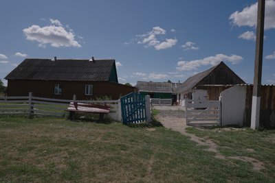 Крім нас, в селі дітей немає: як живуть троє підлітків у селі Нові Серби на Житомирщині Крім нас, в селі дітей немає: як живуть троє підлітків у селі Нові Серби на Житомирщині