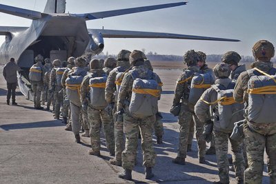 У 199 навчальному центрі ДШВ готують особовий склад до десантування на сучасних парашутних системах T-11 У 199 навчальному центрі ДШВ готують особовий склад до десантування на сучасних парашутних системах T-11