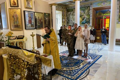 Командир інженерно-саперного вводу обвінчався з дружиною у Миколаєві Командир інженерно-саперного вводу обвінчався з дружиною у Миколаєві