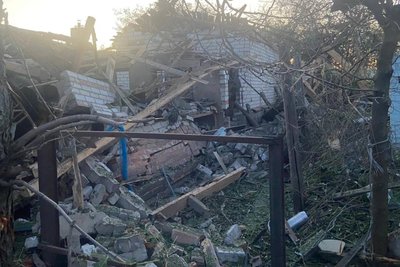 Будинок після удару та гасіння пожежі у Підлимані Будинок після удару та гасіння пожежі у Підлимані