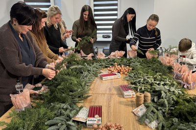 Арттерапевтичний захід "Flowers therapy" для дружин і матерів військових провели в Ужгороді Арттерапевтичний захід "Flowers therapy" для дружин і матерів військових провели в Ужгороді