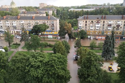 затопило вулиці, наслідки негоди в тернополі затопило вулиці, наслідки негоди в тернополі
