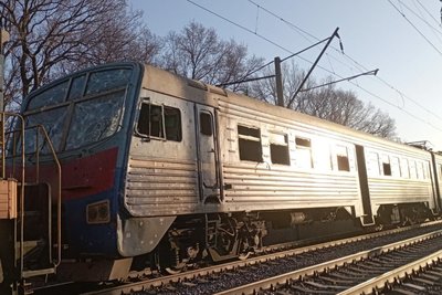 Електропотяг, який зазнав пошкоджень внаслідок атаки російського безпілотника, Водяне, 14 березня 2026 року Електропотяг, який зазнав пошкоджень внаслідок атаки російського безпілотника, Водяне, 14 березня 2026 року