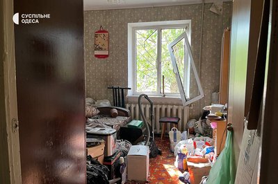 Квартира, в які потрапили уламки збитого безпілотника, Одеса Квартира, в які потрапили уламки збитого безпілотника, Одеса