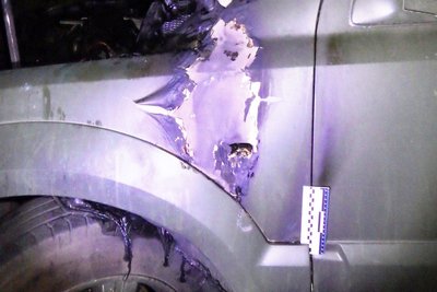 Житомирські поліцейські затримали підозрюваного у підпалі кросовера, який використовується для потреб ЗСУ Житомирські поліцейські затримали підозрюваного у підпалі кросовера, який використовується для потреб ЗСУ
