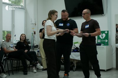 Працівники Суспільне Рівне удосконалили навички домедичної допомоги Працівники Суспільне Рівне удосконалили навички домедичної допомоги