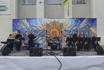 Благодійний ярмарок, концерт і дитячі розваги: в громаді на Житомирщині провели благодійний захід на підтримку ЗСУ Благодійний ярмарок, концерт і дитячі розваги: в громаді на Житомирщині провели благодійний захід на підтримку ЗСУ