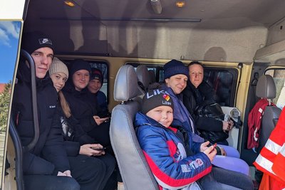 "Волонтери вивозять втричі більше людей": як евакуюють жителів прифронтових сіл Куп'янського району "Волонтери вивозять втричі більше людей": як евакуюють жителів прифронтових сіл Куп'янського району