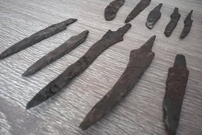 Археологічні артефакти, ікони, стародруки: Київська митниця передала вилучені цінності музеям Археологічні артефакти, ікони, стародруки: Київська митниця передала вилучені цінності музеям