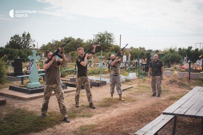 "Він був зразковим військовослужбовцем": під Одесою прощалися із зооволонтером, який загинув на Херсонщині "Він був зразковим військовослужбовцем": під Одесою прощалися із зооволонтером, який загинув на Херсонщині