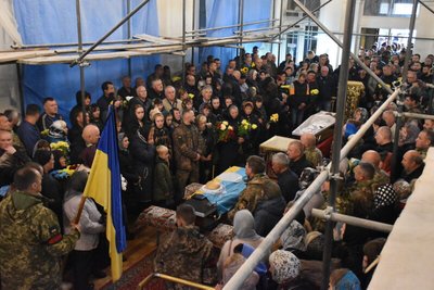 Лучани попрощалися з двома загиблими на Харківщині військовими Лучани попрощалися з двома загиблими на Харківщині військовими