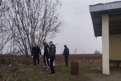 Учні з викладачами профліцею облагородили та розмалювали зупинку на Рівненщині Учні з викладачами профліцею облагородили та розмалювали зупинку на Рівненщині