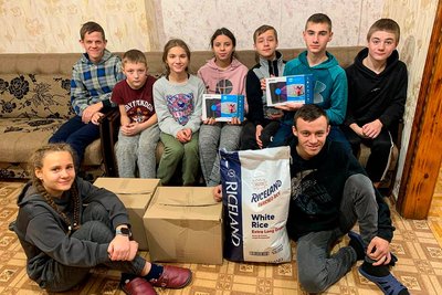 Родини з двох громад Миколаївщини отримали планшети та канцтовари для навчання Родини з двох громад Миколаївщини отримали планшети та канцтовари для навчання
