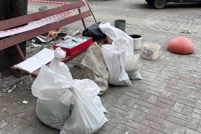 У Сумах ліквідовують наслідки російської атаки 13 грудня У Сумах ліквідовують наслідки російської атаки 13 грудня