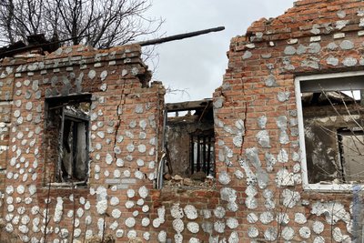 Зруйновані війною будинки у Великій Данилівці: як відновлюють житло у Харкові Зруйновані війною будинки у Великій Данилівці: як відновлюють житло у Харкові