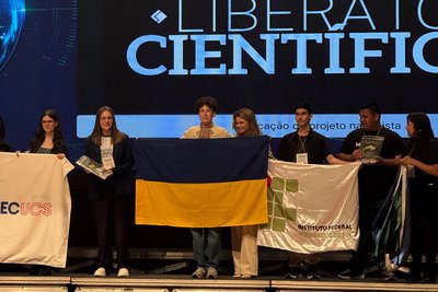 Учень із Малина здобув міжнародну відзнаку за розробку антени для дронів Учень із Малина здобув міжнародну відзнаку за розробку антени для дронів