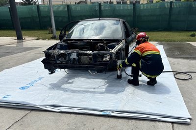 Швейцарські волонтери передали два спецавтомобілі рятувальникам Житомира Швейцарські волонтери передали два спецавтомобілі рятувальникам Житомира