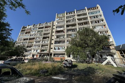 "Корм котячий – і то витягнули". Мешканці багатоповерхівки у Сумах розповіли про наслідки обстрілу "Корм котячий – і то витягнули". Мешканці багатоповерхівки у Сумах розповіли про наслідки обстрілу