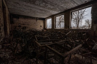 Знищене росіянами крило Плосківського ліцею Знищене росіянами крило Плосківського ліцею