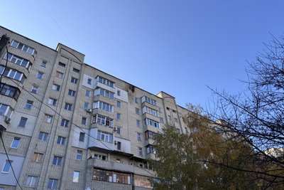 Російський БпЛА влучив у багатоповерхівку в Сумах Російський БпЛА влучив у багатоповерхівку в Сумах