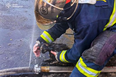 Були вдома самі: на Київщині врятували двох дітей із задимленої квартири