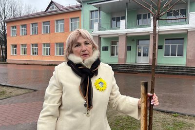 В селі на Житомирщині в пам'ять про загиблих військових висадили алею сакур В селі на Житомирщині в пам'ять про загиблих військових висадили алею сакур