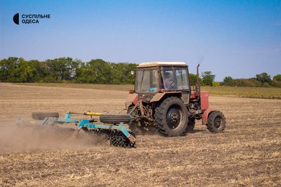 Є насіння та паливо, але заважає посуха: як проходить осіння посівна на Одещині. ФОТО, ВІДЕО Є насіння та паливо, але заважає посуха: як проходить осіння посівна на Одещині. ФОТО, ВІДЕО