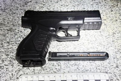 Суперечка на вулиці в селищі на Житомирщині: у підлітка вистрелили з пневматичного пістолета Суперечка на вулиці в селищі на Житомирщині: у підлітка вистрелили з пневматичного пістолета