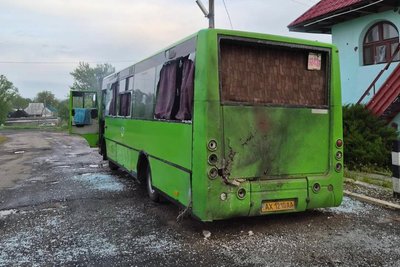 Автобус в Золочеві після удару російським дроном 18 травня Автобус в Золочеві після удару російським дроном 18 травня