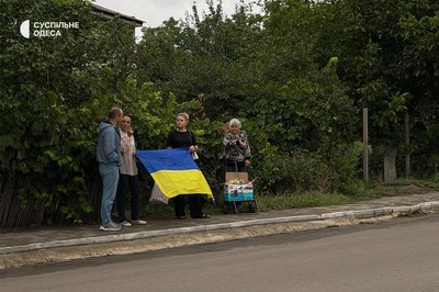 Родина шукала майже два роки: на Одещині живим коридором зустріли військового Олега Чокана Родина шукала майже два роки: на Одещині живим коридором зустріли військового Олега Чокана