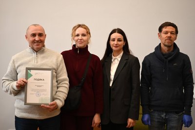 Пам'ятка часів Київської Русі — на Житомирщині знайшли варязький меч Х-ХІ ст. та передали в музей історії України Пам'ятка часів Київської Русі — на Житомирщині знайшли варязький меч Х-ХІ ст. та передали в музей історії України