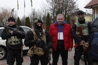 “Орк побачив консерви для собак. Каже: "Це ми собі візьмемо" — волонтер, що врятував понад 200 людей на Київщині “Орк побачив консерви для собак. Каже: "Це ми собі візьмемо" — волонтер, що врятував понад 200 людей на Київщині