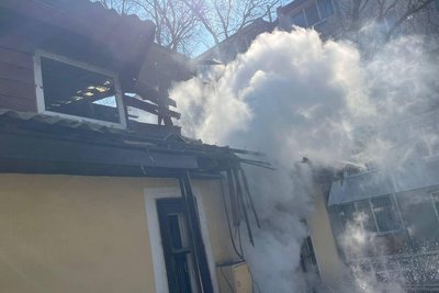 Удар БпЛА по центру Чорноморська: загорівся житловий будинок