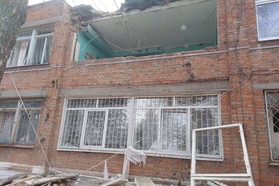 "Все одно будемо допомагати людям, як можемо": що розповіли очевидці обстрілу лікарні в Білопіллі