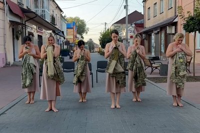 Танцівниці-аматорки з Рівненщини зняли кліп для українських захисників Танцівниці-аматорки з Рівненщини зняли кліп для українських захисників