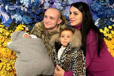 Першим почув голос сина: одеський прикордонник, який повернувся з полону в Оленівці, вдруге став батьком Першим почув голос сина: одеський прикордонник, який повернувся з полону в Оленівці, вдруге став батьком