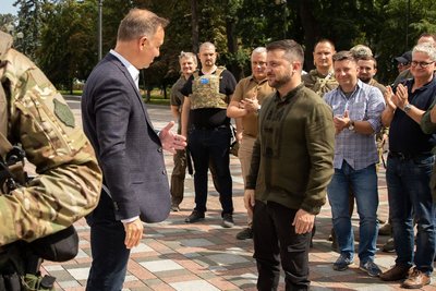 Зеленський та Дуда відкрили в Києві Алею сміливості Зеленський та Дуда відкрили в Києві Алею сміливості