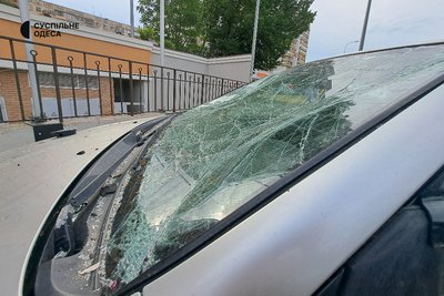 "Він наближався рівно до будинку": фото пошкодженої багатоповерхівки після атаки дронів на Одесу "Він наближався рівно до будинку": фото пошкодженої багатоповерхівки після атаки дронів на Одесу
