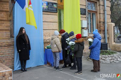 В Ізмаїлі відкрили меморіальну дошку захиснику Олександру Єфимову, який загинув на Херсонщині В Ізмаїлі відкрили меморіальну дошку захиснику Олександру Єфимову, який загинув на Херсонщині