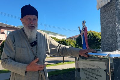 На Рівненщині священник перетворив церковне подвір'я в музей На Рівненщині священник перетворив церковне подвір'я в музей
