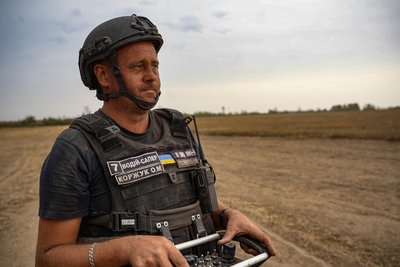 Запорізькі піротехніки розміновують деокуповані території Миколаївщини Запорізькі піротехніки розміновують деокуповані території Миколаївщини