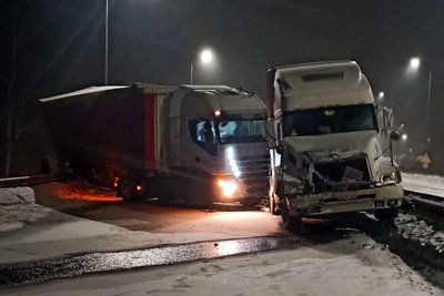 3 автотрощі на трасі поблизу Коростишева — зіштовхнулися 11 авто: є травмовані 3 автотрощі на трасі поблизу Коростишева — зіштовхнулися 11 авто: є травмовані
