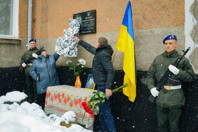 На Вінниччині відкрили пам'ятну дошку на честь загиблого 21-річного нацгвардійця На Вінниччині відкрили пам'ятну дошку на честь загиблого 21-річного нацгвардійця