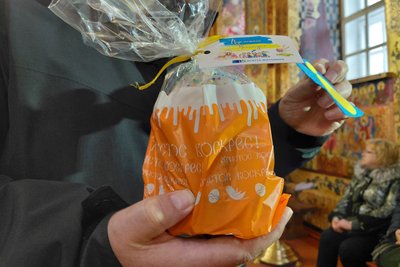 Великдень на фронт — у Житомирі освятили паски для українських воїнів