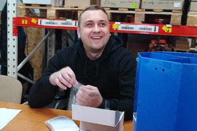 Пережив втрату ніг і понад 20 операцій: ветеран з Волині повернувся працювати на завод Пережив втрату ніг і понад 20 операцій: ветеран з Волині повернувся працювати на завод