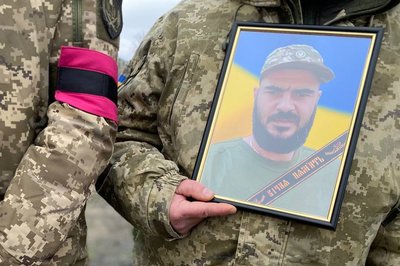 На Одещині попрощалися із загиблим військовим Юрієм Слинявчуком На Одещині попрощалися із загиблим військовим Юрієм Слинявчуком