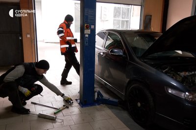 Гараж у Херсоні затопило після підриву Каховської ГЕС: в Одесі переселенці з нуля відкрили СТО Гараж у Херсоні затопило після підриву Каховської ГЕС: в Одесі переселенці з нуля відкрили СТО